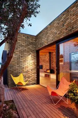 Brick House - картинка 1